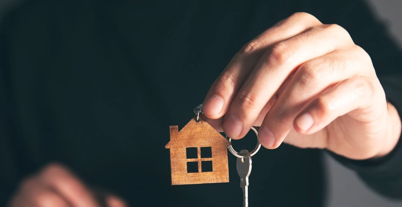 premiers-pas-dans-la-vie-active-decouvrez-comment-l-assurance-habitation-accompagne-un-budget-serre-sans-sacrifier-les-garanties