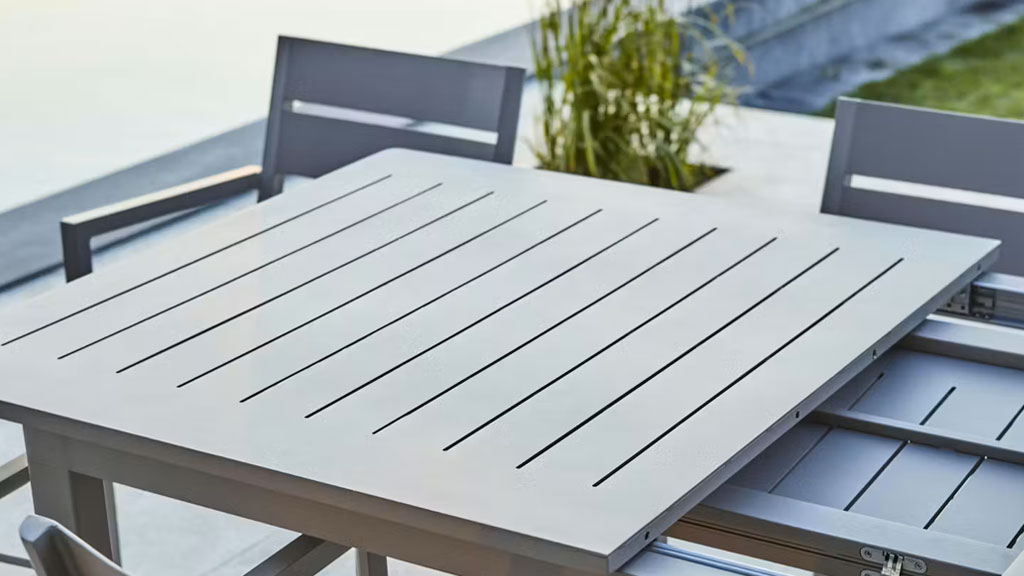 Table extensible avec famille attablée